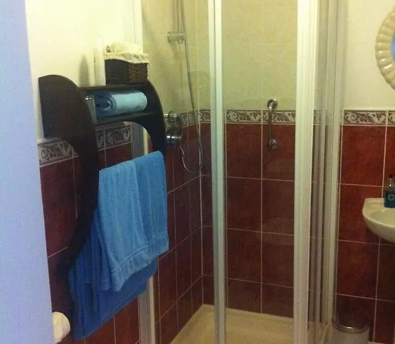 לינה וארוחת בוקר Lakeland House Ballina (Tipperary)